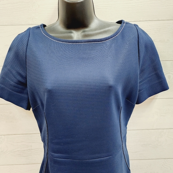 Piazza Sempione Shift Dress - Picture 2 of 10